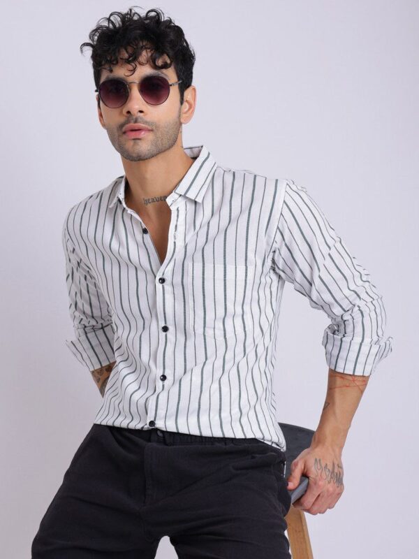 Men Regular Fit Striped Casual Shirt