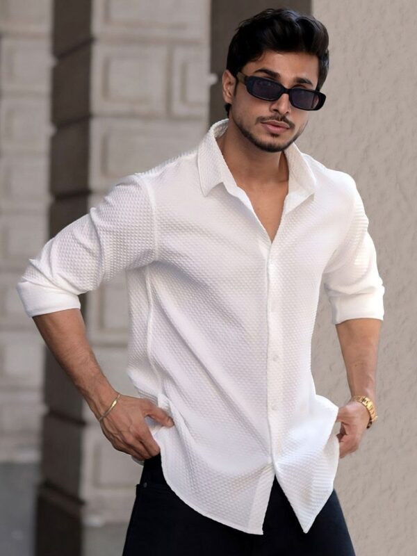 Men Solid Regular Fit Spread Casual Shirt